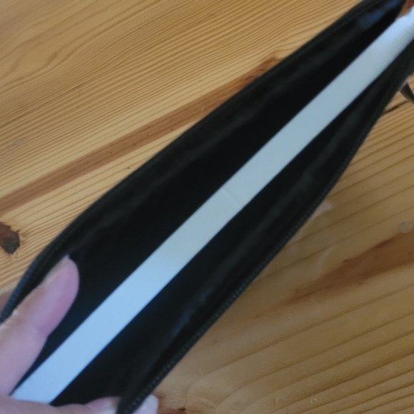 Kate Spade Black and White Polka Dot IPad Case - Picture 4 of 6